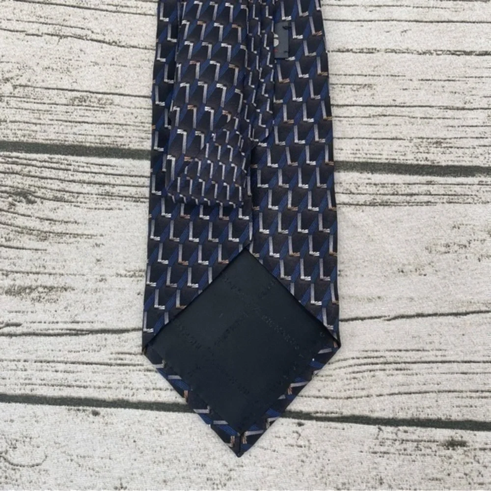 Satel's San Antonio Mens tie j.v richards